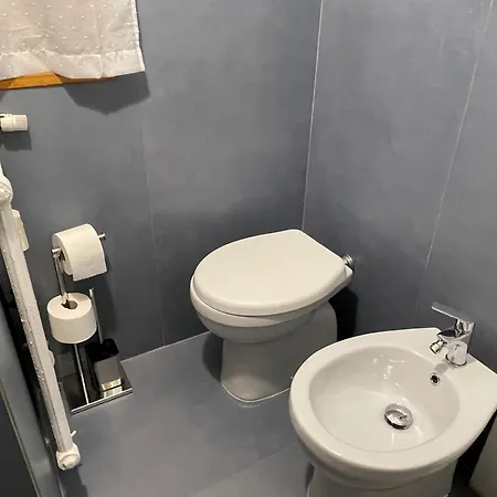 Charming In A Area Apartament Rzym