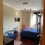 Viale Furio Camillo 5 Lägenhet *
