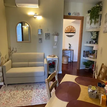 Viale Furio Camillo 5 Lägenhet *
